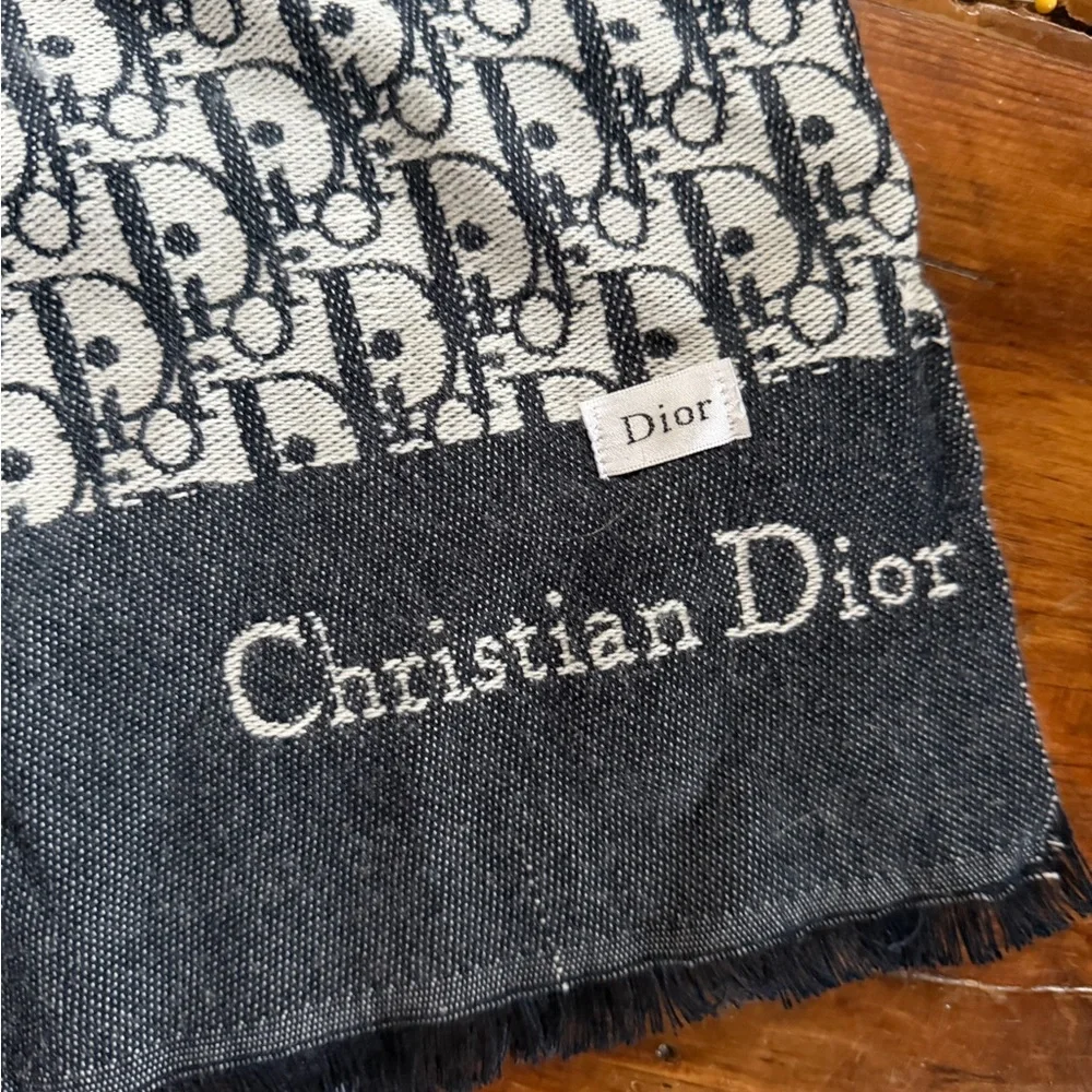 Christian Dior black & white scarf. Oblique jacquard pattern, fringe finish - Picture 6 of 7